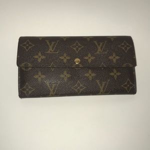 Authentic!!!Louis Vuitton long sarah wallet